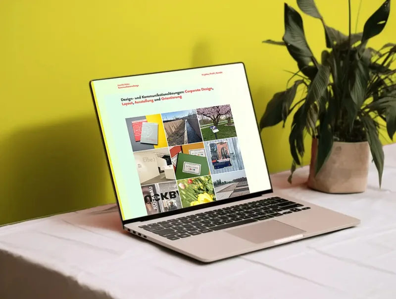 Gestaltungsraster WebSite, Mockup Laptop mit Blume und Tisch