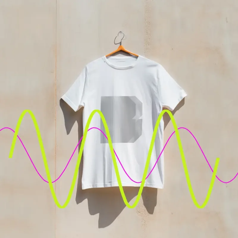 T-Shirt an Wand hängend mit dem Logo Bandhaus Barmbek