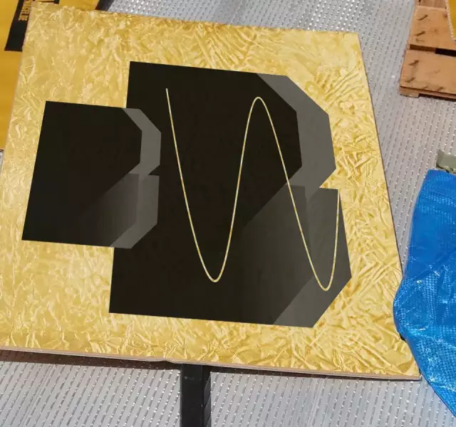 Bandhaus Barmbek Logo fiktiv auf ein Holzbrett fixiert