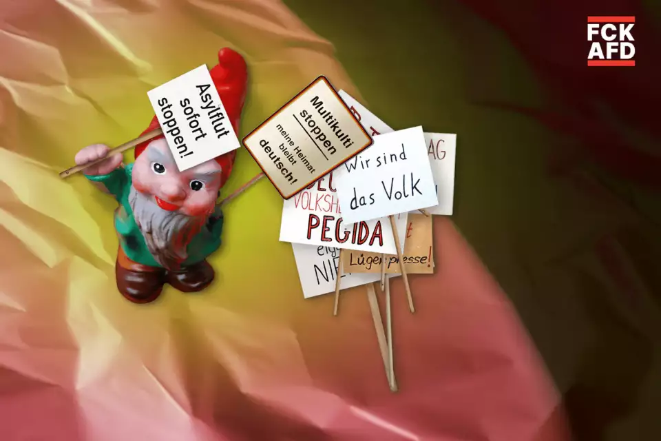 Collage mit Gartenzwerg und PEGIDA Protestschildern