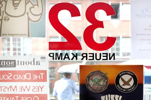 Karostar Musikhaus Hamburg, Aussenbereich