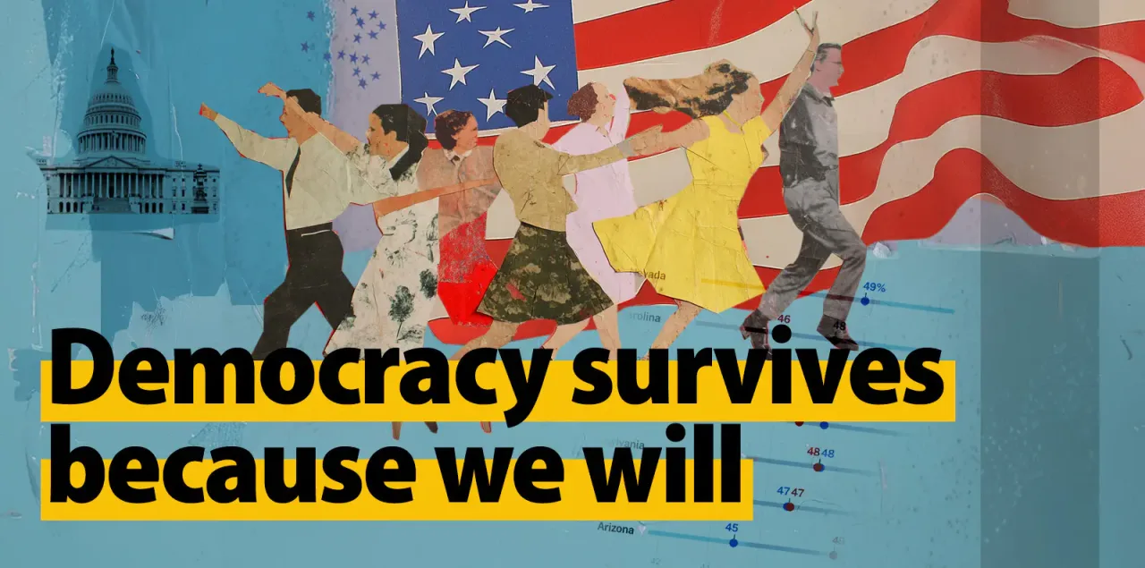 Diverse Menschen halten zusammen eine amerikanische Flagge, vor einem Hintergrund mit dem Kapitol und der US-Flagge. Gelber Text verkündet "Democracy survives because we will" (Demokratie überlebt, weil wir es wollen). Das Bild symbolisiert Einheit und Engagement für die Demokratie zur US-Wahl 2024.