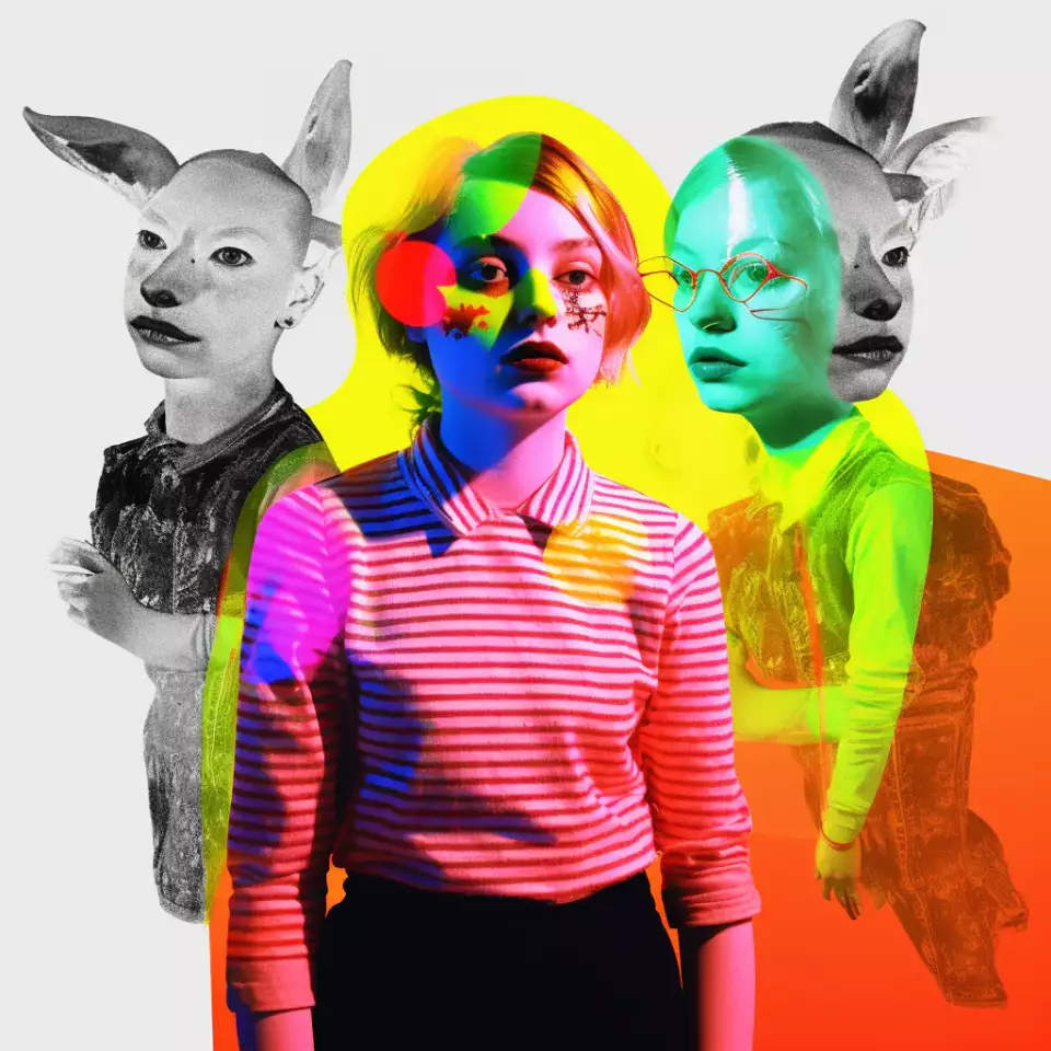 Frau mit Behinderung posiert mit anderen und einem Tier vor einer lebendigen Collage