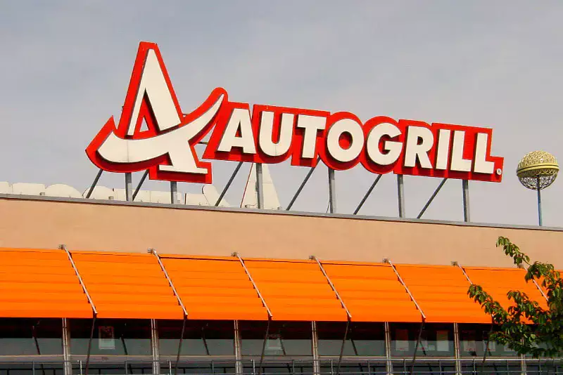 Logo eine Autobahnraststätte in Italien mit dem Namen AUTOGRILL, Materialien in orange, 70er Jahre