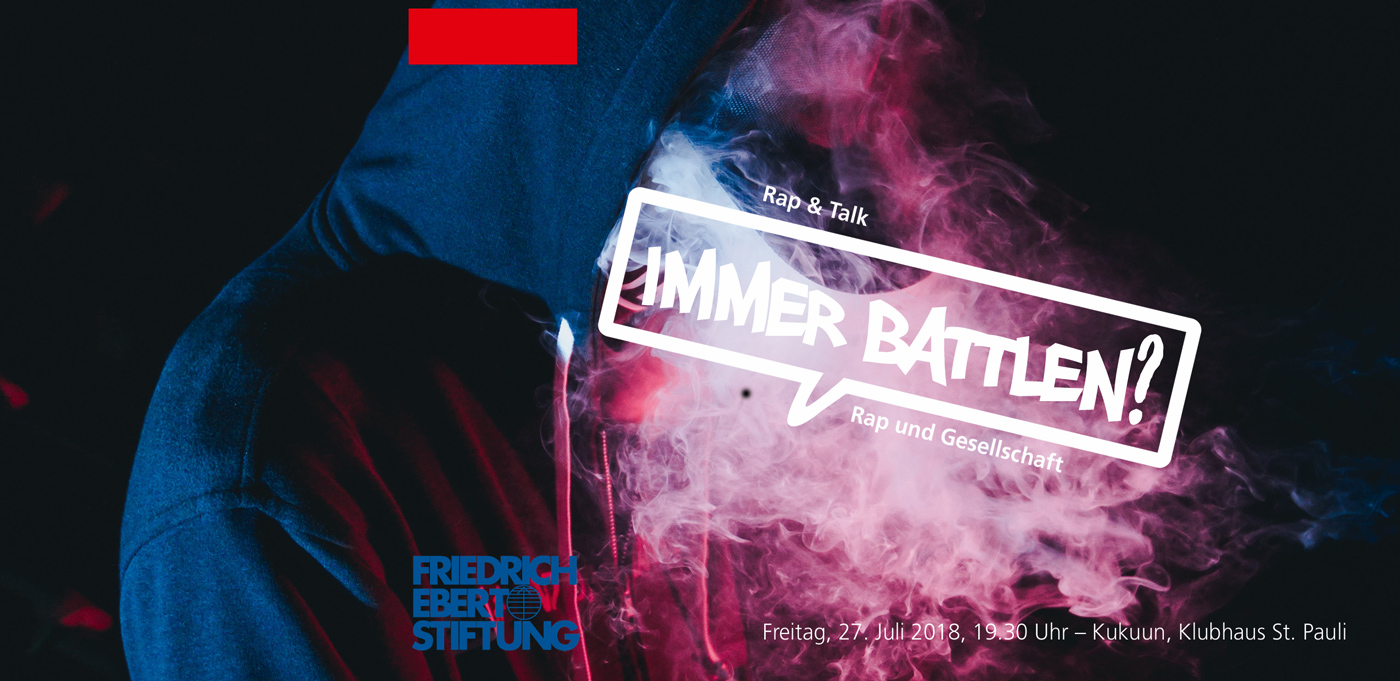 Flyermotiv: Rap als Form der gesellschaftlichen Auseinandersetzung; Fotografie eines Rappers, düster Kapuzenjacke und etwas Nebel